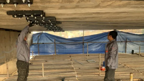 Refuerzo de puente de placa de fibra de carbono pretensada multicapa