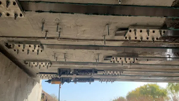 Refuerzo de placas de CFRP pretensadas para carreteras y puentes