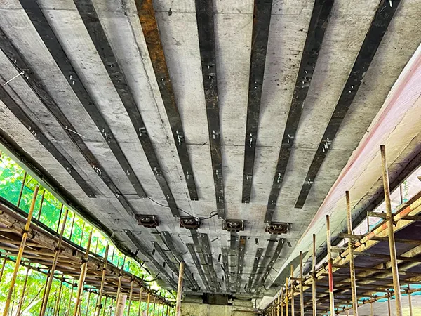 Sistema de pretensado de fibra de carbono